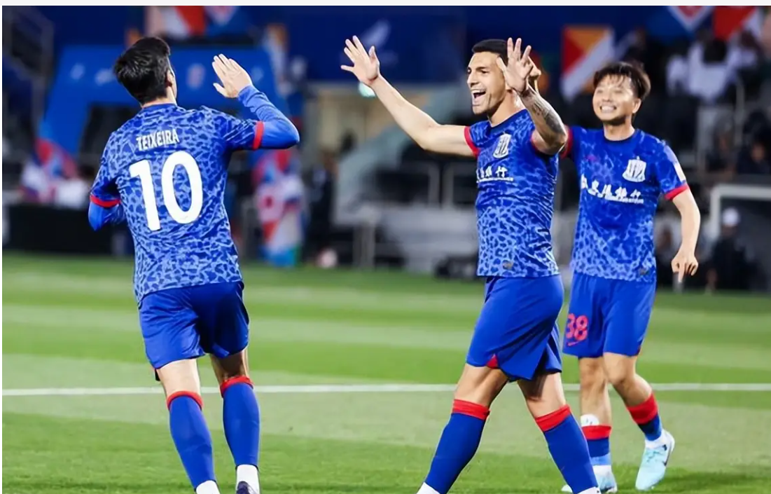 上海申花训练开放日,窗口期绝杀压哨引欢呼,欧联在即,球队文化再被提及(海上日夜录鸣论坛讨论) 上海申花训练开放日,窗口期绝杀压哨引欢呼,欧联在即,球队文化再被提及(海上日夜录鸣论坛讨论)